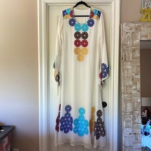 White thobe/abaya traditional dress